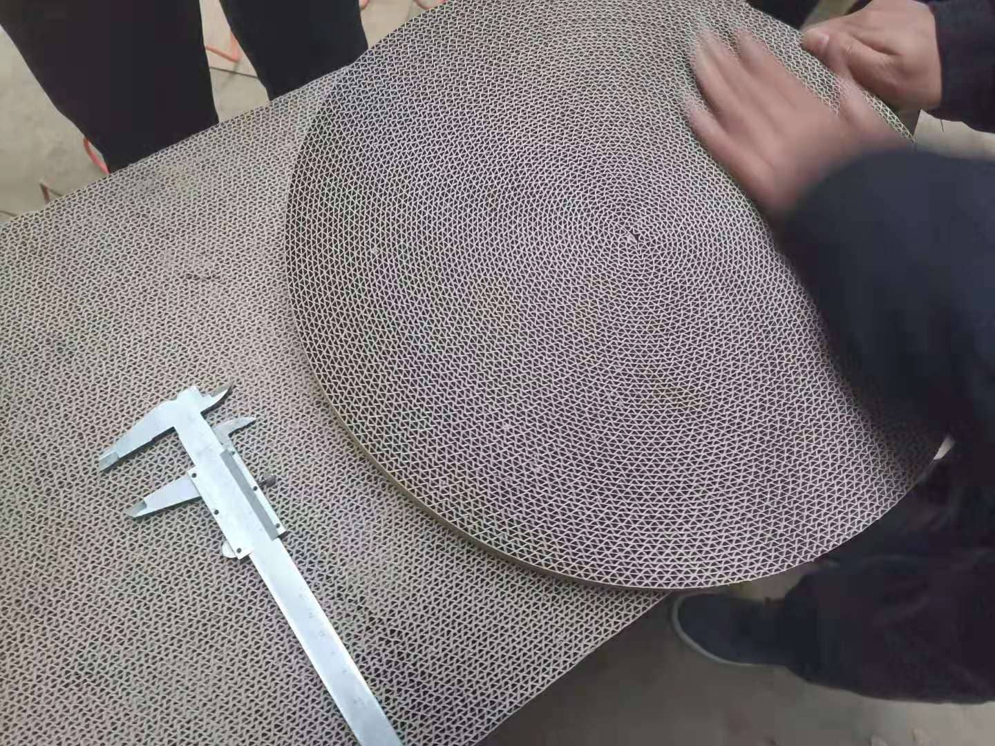貓抓板切割—數控帶鋸，線絲鋸